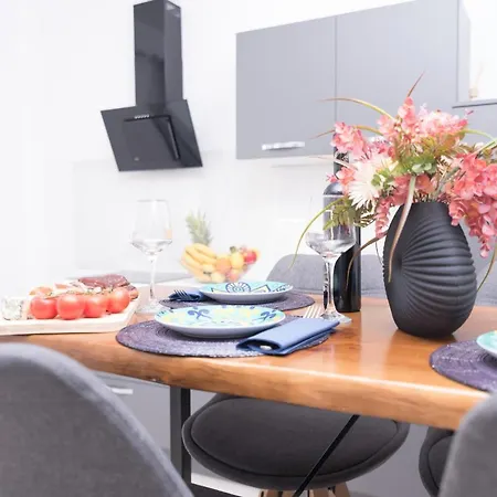 Inviting 2-Bed Apartment In Podstrana