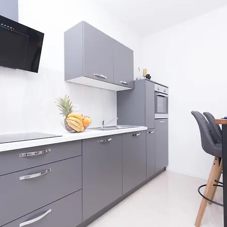 Inviting 2-Bed Apartment In Podstrana Appartement Podstrana