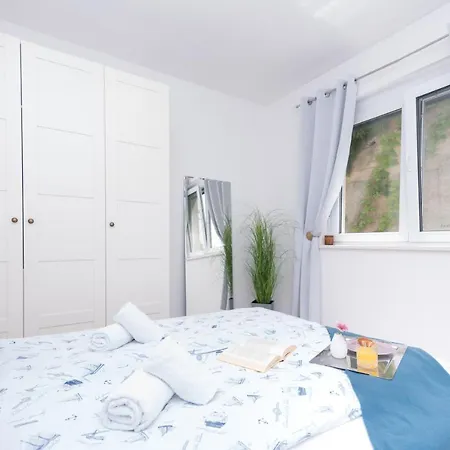 Inviting 2-Bed Apartment In Podstrana Appartement Podstrana