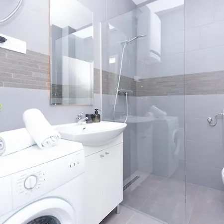 Inviting 2-Bed Apartment In Podstrana Podstrana
