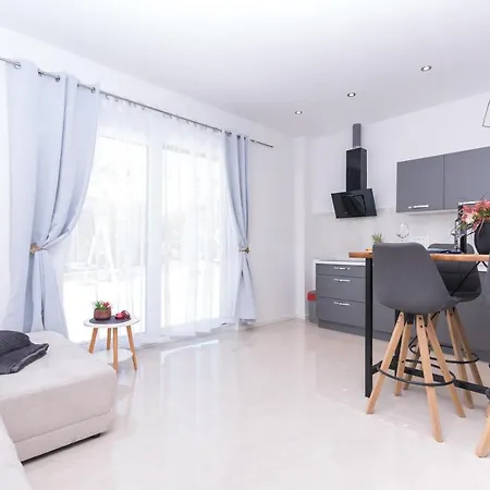 Inviting 2-Bed Apartment In Podstrana * Podstrana