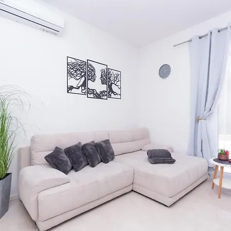 Apartment Inviting 2-Bed Apartment In Podstrana Podstrana